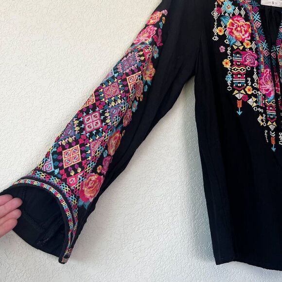 New! Savanna Jane Black Embroidered Boho Peasant Blouse Size Small - Picture 3 of 7